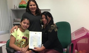 Menina é registrada aos 12 anos e realiza sonho de ir à escola em Manaus