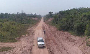 Eduardo Braga entrega vídeo a ministro que mostra situação da BR-319 para agilizar obras 