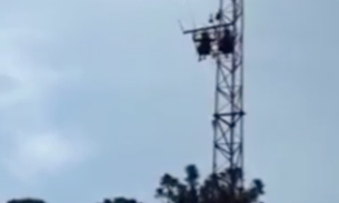 Vídeo: Jovem têm pernas quebradas após brinquedo despencar em parque de diversões