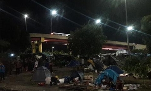 Mais de 500 venezuelanos são retirados da Rodoviária de Manaus pelas Forças Armadas