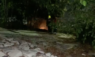  Incêndio em vegetação assusta moradores em Manaus