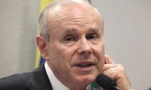 Livre da tornozeleira, Mantega entrega 13 passaportes à Lava Jato