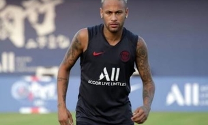 Neymar informa ao PSG que irá permanecer no clube, diz jornal francês