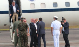 Ministros chegam a Manaus para discutir sobre combate a queimadas