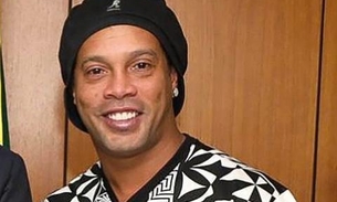 Sem passaporte, Ronaldinho Gaúcho vira embaixador do turismo