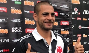 Vasco apresenta Clayton e atacante quer estrear contra o Bahia