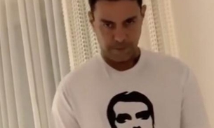 Zezé Di Camargo usa camisa com imagem de Bolsonaro para dormir