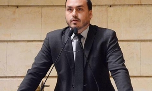 Carlos Bolsonaro é investigado por suspeita de empregar funcionários 'fantasmas'