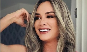 Juju Salimeni leva fio-dental ao limite e mostra tudo