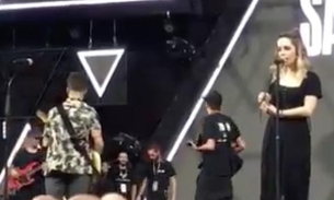 Em Manaus, Sandy e Júnior sobem no palco antes de show e enlouquecem fãs   