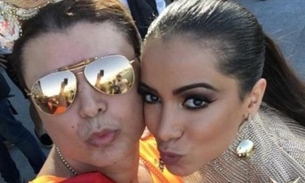 David Brazil expõe bunda de Anitta de fio-dental em vídeo: 'que raba é essa'