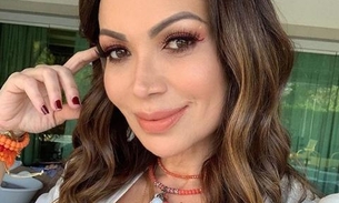 Solange Almeida exibe celulites em foto de biquíni: 'perfeições não enganam'