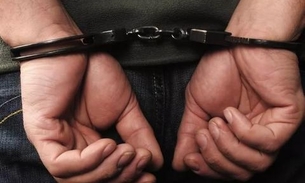 Com arma caseira e celulares roubados, dupla é presa dentro de ônibus em Manaus