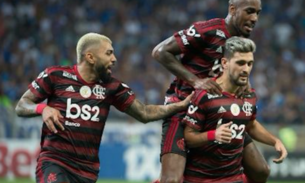 Com dois gols, Flamengo vence Cruzeiro e segue líder do Campeonato Brasileiro 