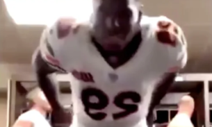 Sem querer, jogador mostra companheiro nu em vestiário durante live no Instagram 