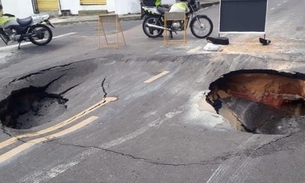 Cratera engole pista e causa transtornos no trânsito em Manaus