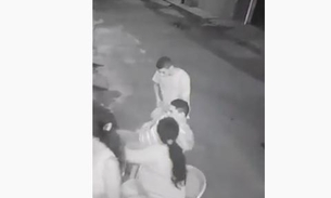 Vídeo mostra mulher sendo esfaqueada em tentativa de assalto em Manaus 