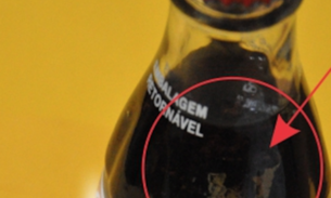 Fabricante de Coca-Cola é condenada por colocar canudos dentro de bebidas
