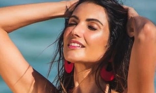  Aos 42, Patrícia Poeta rouba a cena com barriga negativa de biquíni 