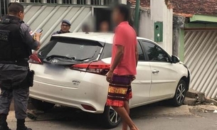 Dupla assalta loja, foge em carro roubado e é presa após troca de tiros em Manaus