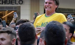 Camiseta que Bolsonaro vestia quando levou facada esgota em evento