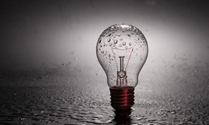 Há 30 horas sem energia elétrica, moradores de bairro em Manaus 'pedem socorro’