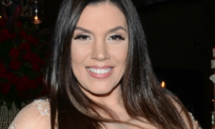 De biquíni fio dental, Simony exibe bumbum e revela nova tatuagem 