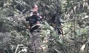 Corpo é encontrado com mãos algemadas em área de mata em Manaus