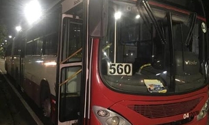 Passageiro é baleado por criminosos durante assalto a ônibus em Manaus