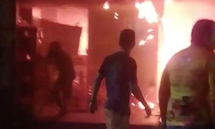 Casal se esconde em banheiro e é salvo de lanchonete em chamas em Manaus