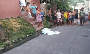 Homem morre após ser esfaqueado enquanto bebia em rua de Manaus
