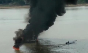 Balsa carregada de combustíveis explode no meio do rio Purus no Amazonas