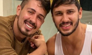 Carlinhos Maia beija marido Lucas Guimarães em público pela primeira vez 
