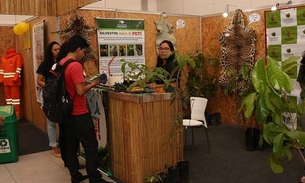 Coletânea de artigos científicos é lançada em simpósio do TCE Amazonas