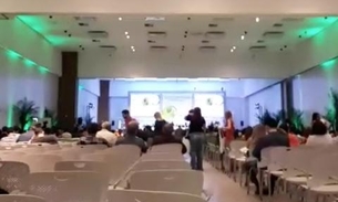 Sem salários, professores não participam de ‘festa’ da Seduc: ‘pão e circo’