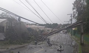 Moradores de Manaus sofrem com a falta de energia após forte temporal 