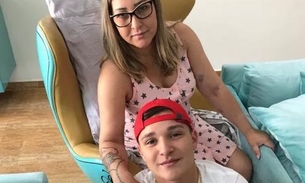 Mãe de MC Gui procura menina vítima de bullying do cantor