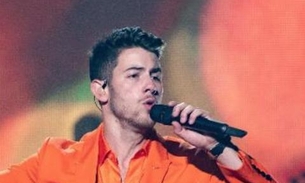 Nick Jonas é assediado sexualmente no palco e fãs se revoltam