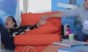 Narcisa Tamborindeguy leva tombo em entrevista: 'A bunda está boa ainda'