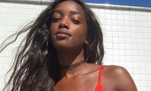 Iza exibe corpaço natural de biquininho em pose ousada: 'surreal'