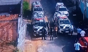 Assaltantes mantêm jovem refém e exigem advogado para negociar rendição em Manaus