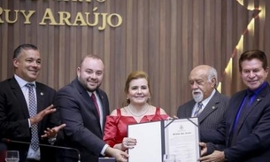 Presidente do TCE-AM, Yara Lins, recebe Medalha Ruy Araújo na Aleam