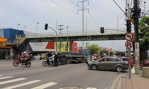 Prefeitura inicia revitalização de passarela na avenida Grande Circular   