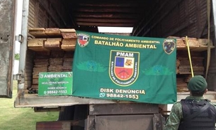 Sem CNH, homem é preso com caminhão carregado de madeira ilegal em Manaus
