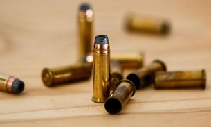 Com sede de sangue, pistoleiros invadem casa e fuzilam jovem em Manaus