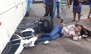 Mulher fica ferida ao ser atingida por ônibus em retorno de avenida em Manaus