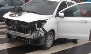 Adolescentes roubam carro de motorista de app, mas acabam presos após acidente em Manaus