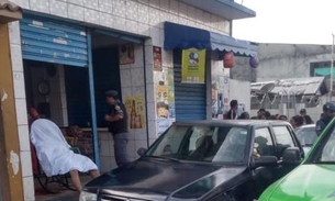 Homem é executado com vários tiros na frente de mercadinho em Manaus