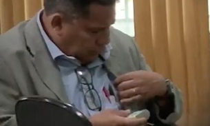 VÍDEO: Vereador de Iranduba é preso em flagrante cobrando R$ 5 mil em propina