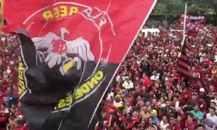 Torcida do Flamengo faz grande festa no Ninho do Urubu antes de viagem à Lima